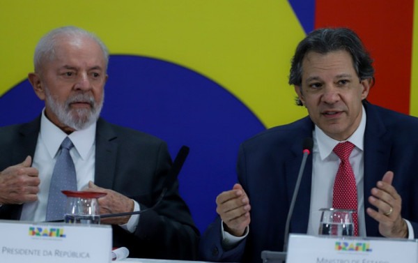 Senadores questionam: Lula não lê o que assina?