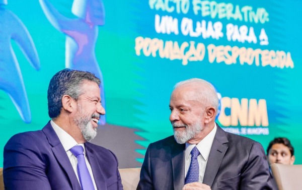 Lira e Lula marcam triplo na Câmara