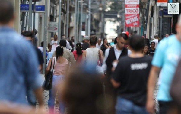 A esquerda está se distanciando das pessoas?